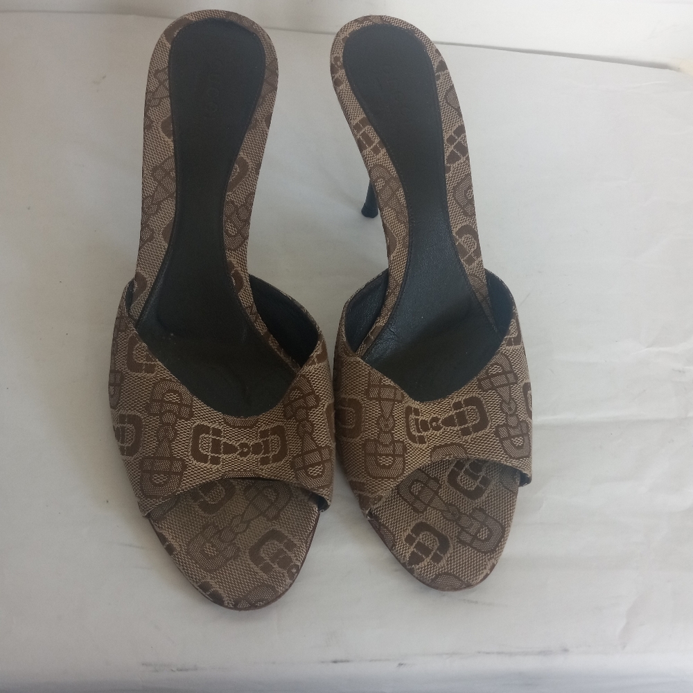 Gucci monogram chain heels size 38.5 - Picture 1 of 16